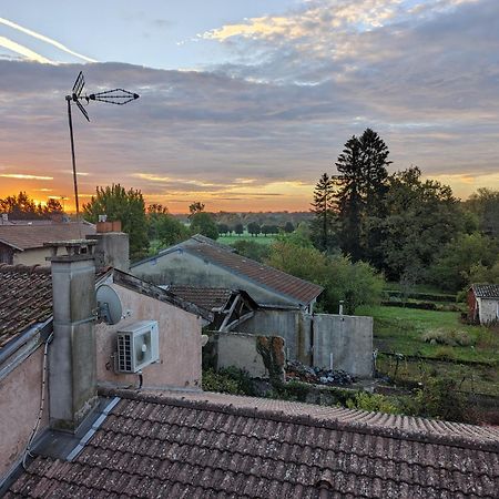 Le Cinoche, Cocon Sous Les Toits Apartment Pont de Vaux Bagian luar foto