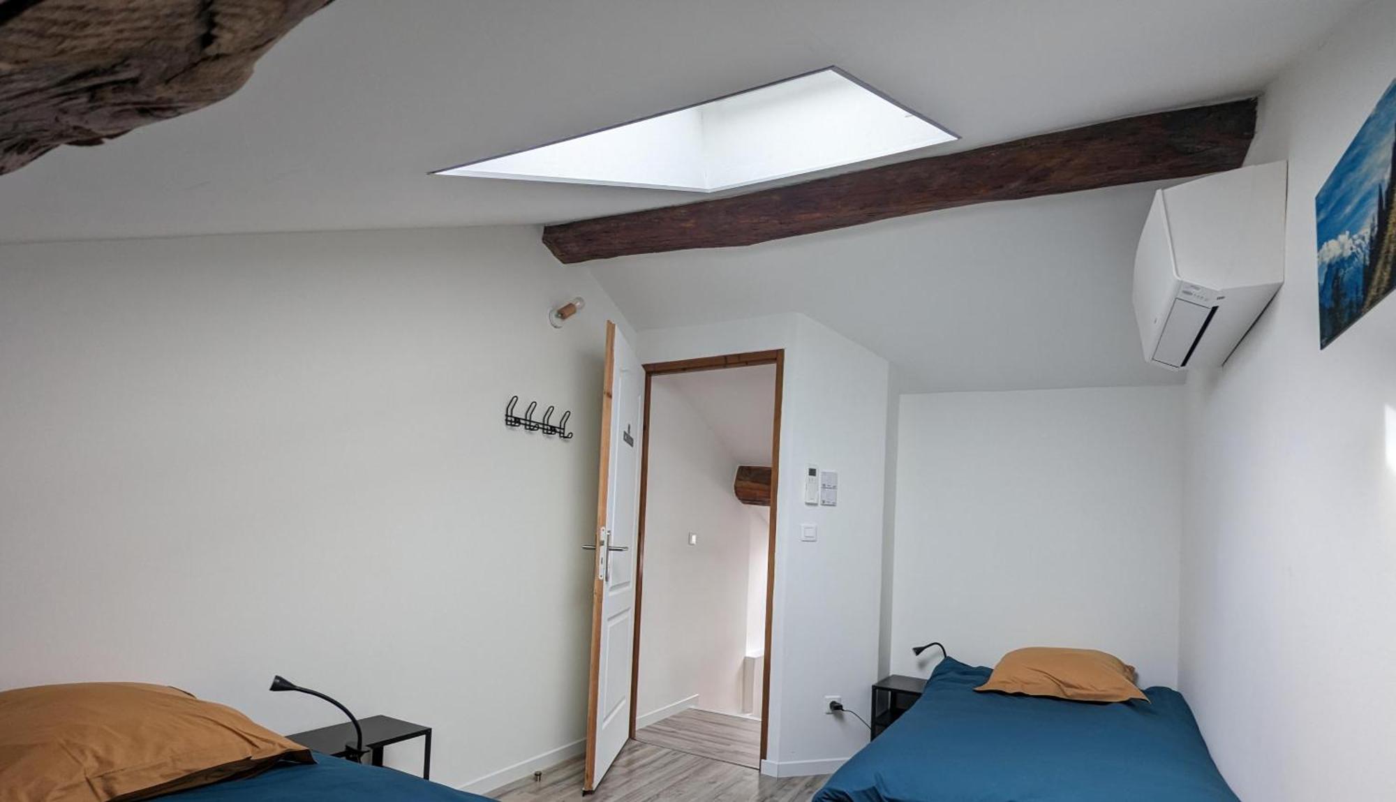 Le Cinoche, Cocon Sous Les Toits Apartment Pont de Vaux Bagian luar foto